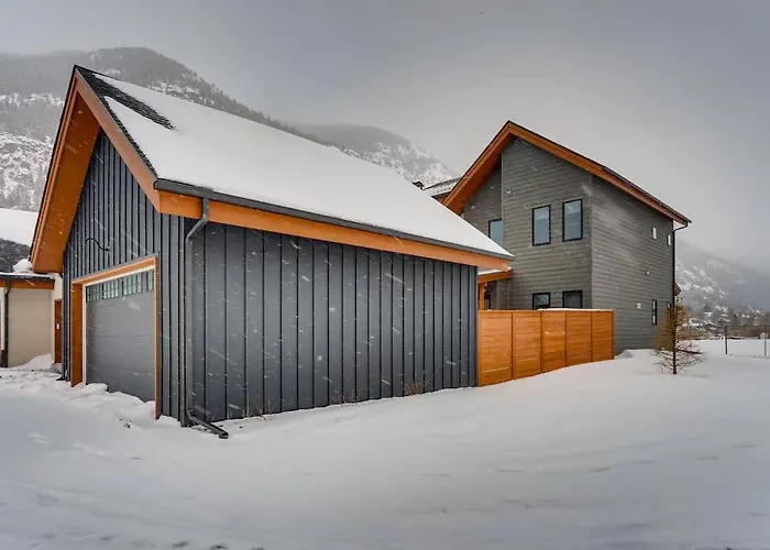 Trekker Townhome - Mountain Charm - New Floors