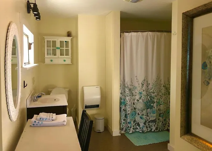 3 Bedroom 2 1/2 Bath Apartment With Views Of Rocklan