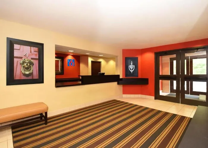 Motel 6 Suites Findlay Tiffin Avenue, Oh