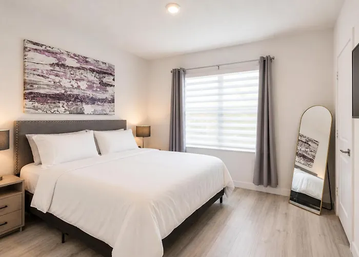 Modern Miami Home Near Hard Rock Sleeps 12