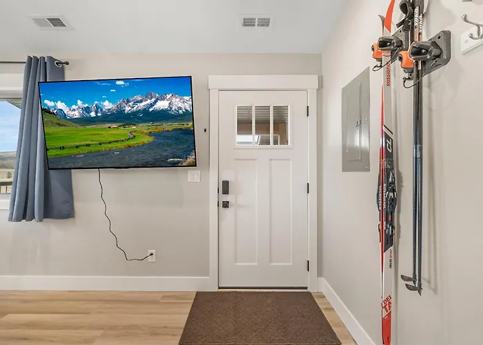 Victor Traverse By Kabino Condo Skiing Trails Snowmobiling Teton Mtns Grand Targhee