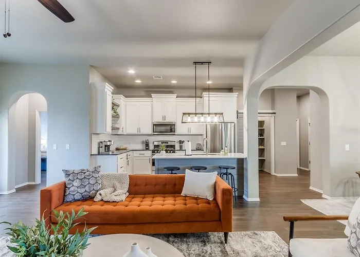 Spacious 3Br Furnished Yukon Home Patio