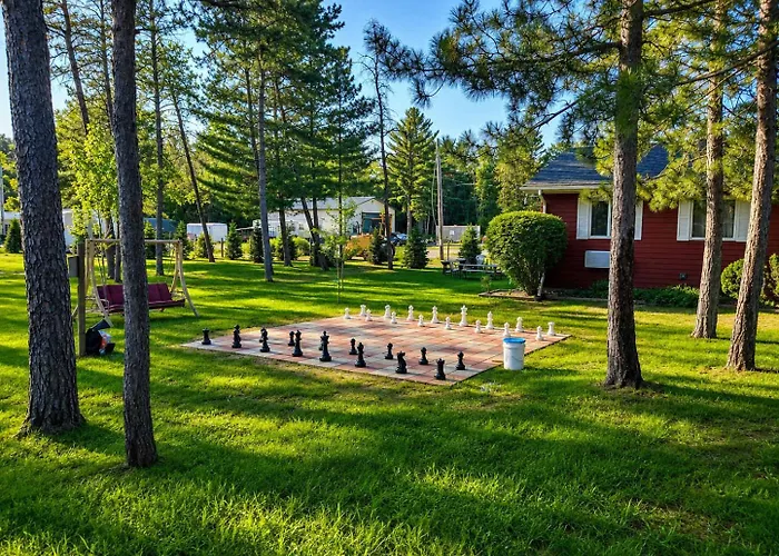 Room 26-1 Queen 1 Full Suite-Woodland Motor Lodge