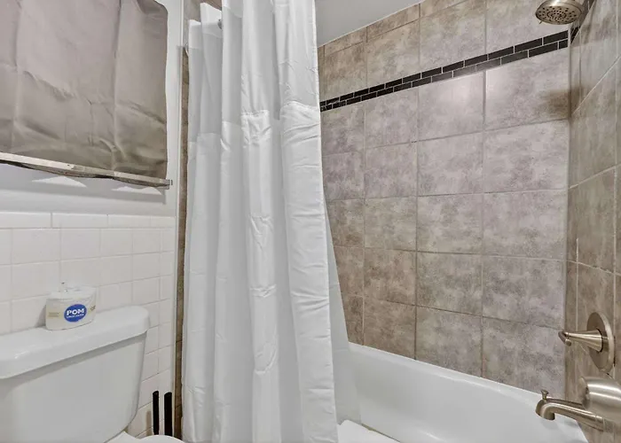 Eagle Motel Suite 111