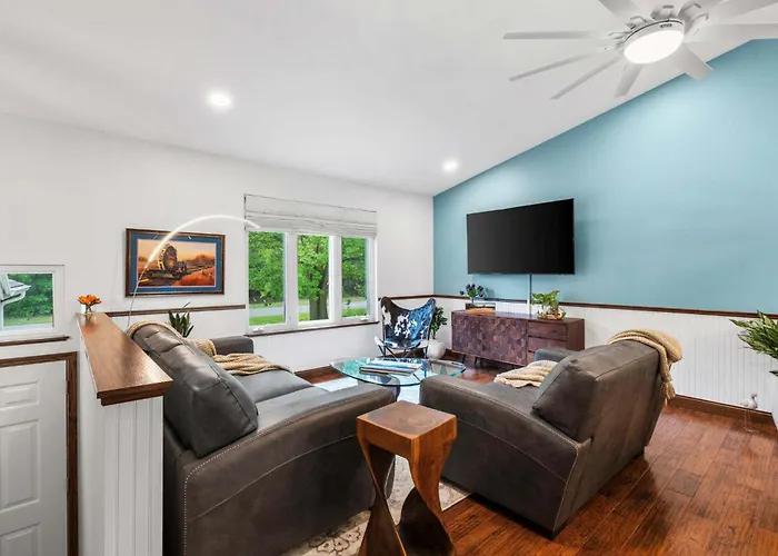 The Holland Hideaway- Family Home - Walk To Beach