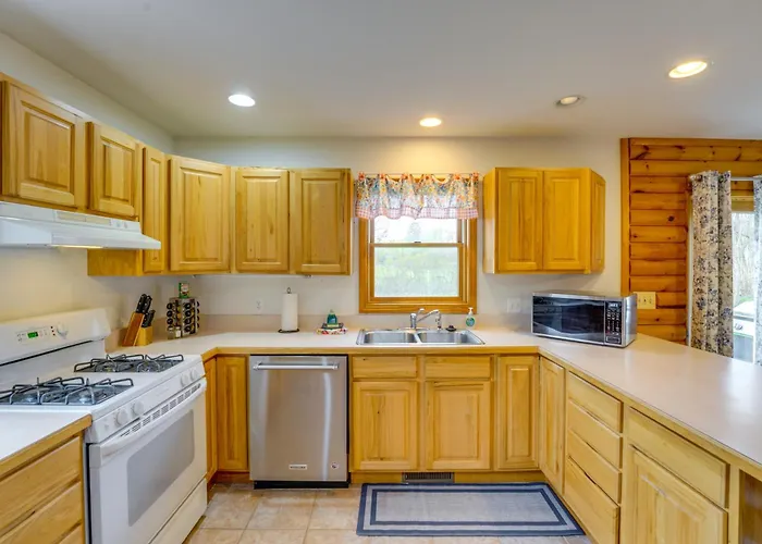Fire Pit & Grill! Spacious Port Huron Home By Dtwn