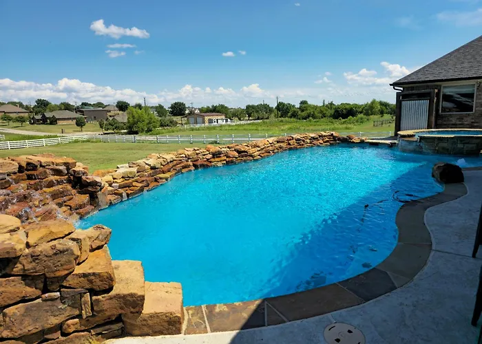 Luxury Motorhome With Hot Tub And Pool