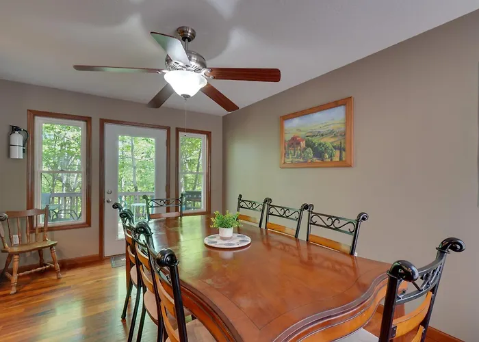Hot Tub, Grills & Deck! Home Near Dale Hollow Lake