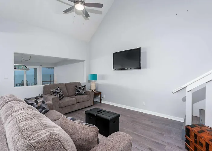Bayside Waterfront Home With Private Patio