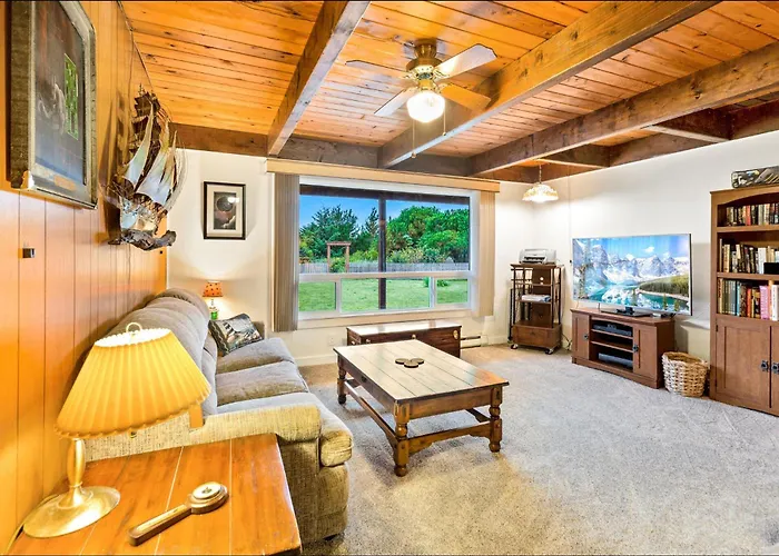 3Br Coastal Home Near Beach Dogs Ok Deck