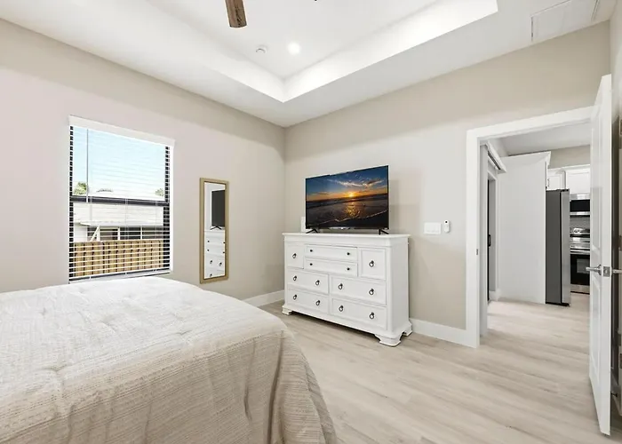 Cozy & Elegant 3Br Home