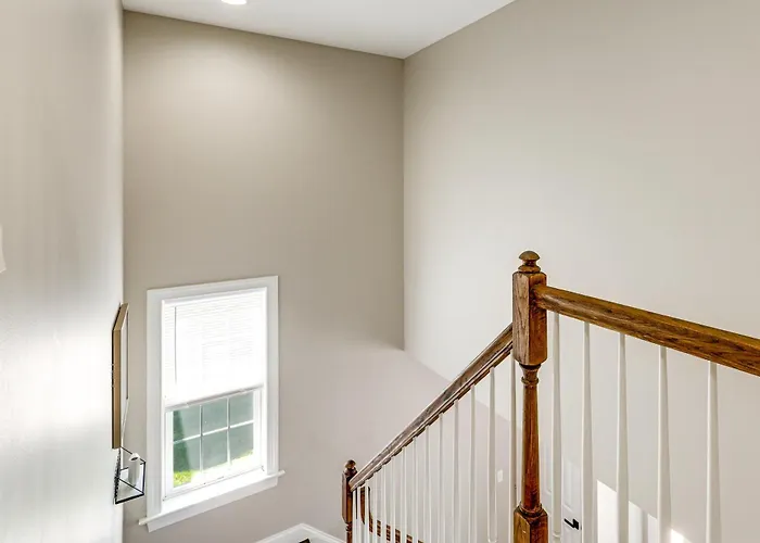 5 Mi To Downtown: Pet-Friendly Lancaster Getaway