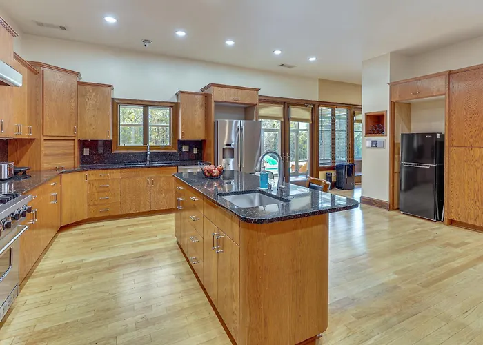 Stocked Pond! 33-Acre Lagrange Estate W/ 2 Units