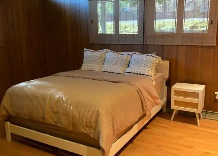 Lakefront Mid-Century Modern 4 Bedroom Home