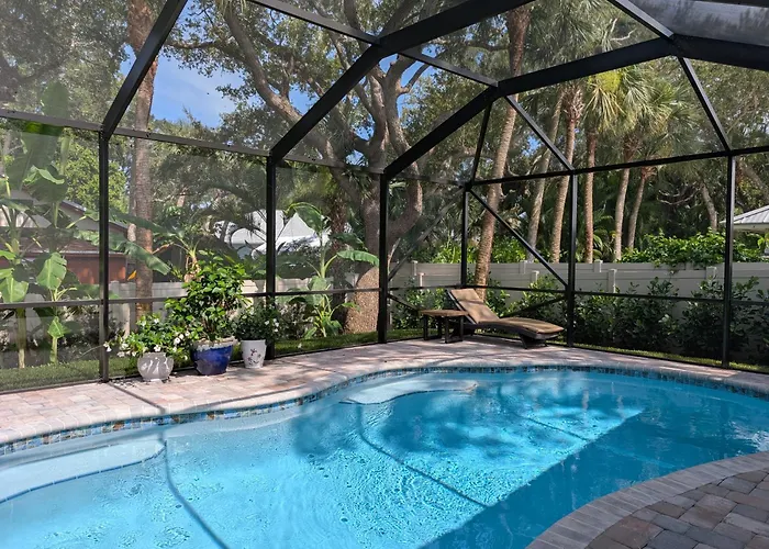 Luxury Beachside Retreat - Heated Pool - Walk To Beach - Seasonal Stays Welcome