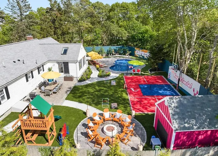 Pool, Hot Tub, Pickleball, Games, Movies, Playroom, Pets Ok