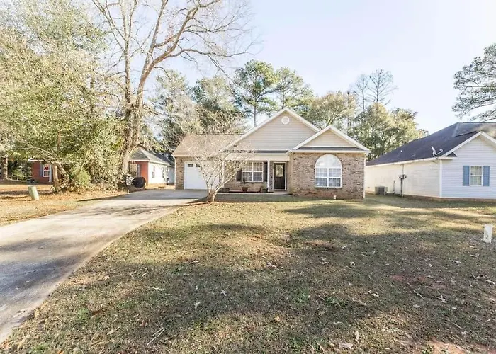 Perry 4 Bds Cozy Home Near Fairground Pet Friendly