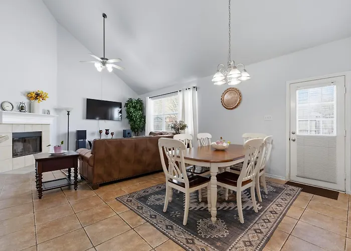 Spacious Mansfield Masterpiece - 4 Bedrooms