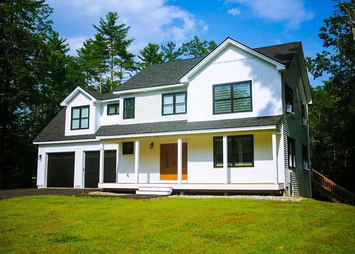 Cozy 4Br Lakeside House, Fireplace, Garage