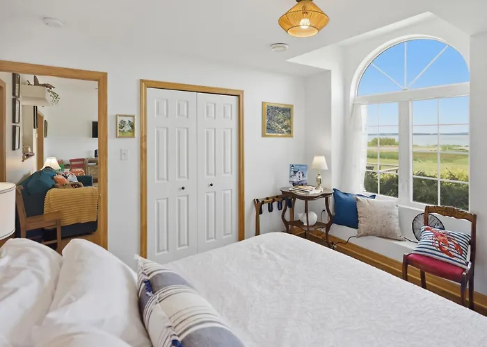 Seascape Serenity With Epic Coastal Views!