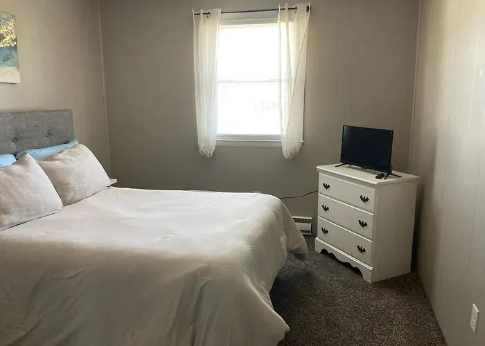 Comfy 3-Bedroom Near The Beach With A Pool & Grill