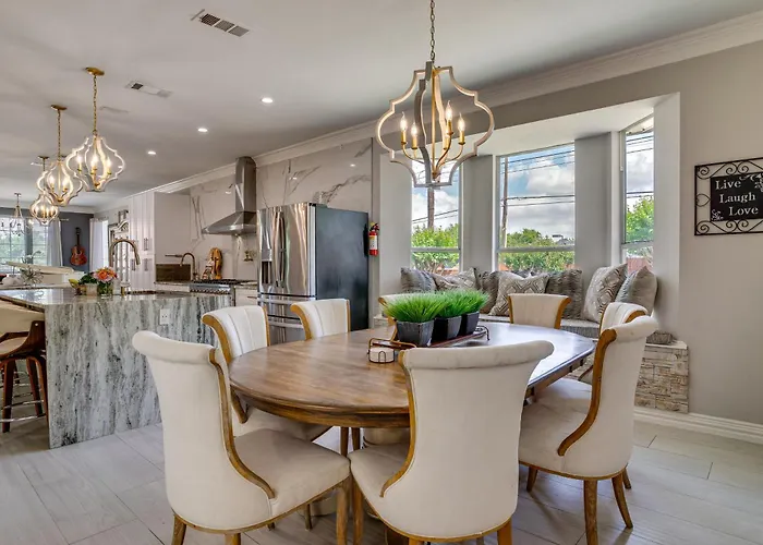 Private Outdoor Oasis! Luxe Bedford Getaway W/ Gym