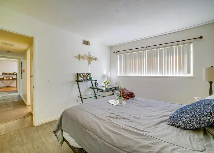 Family Gem W/ Pet-Friendly Yard! 8 Mi To Riverside