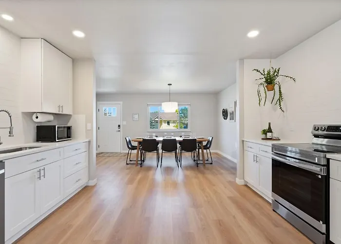 Oak Haus Group Stay With Fenced Yard And Game Room