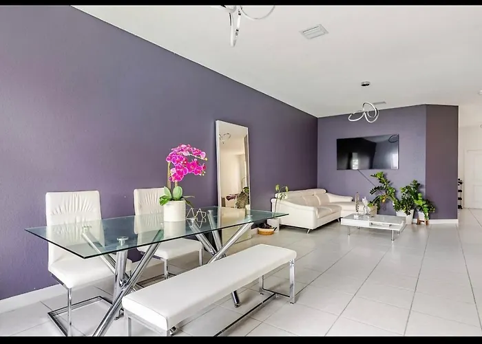 Modern Private Room With Pool & Gym
