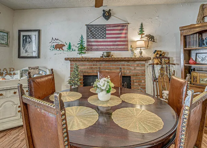 Walk To Dtwn Cloudcroft! Cozy Mtn Cabin W/ Hot Tub