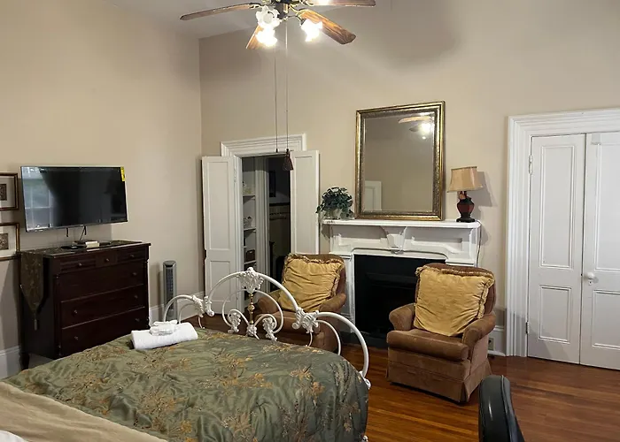 Historic 5Br 1858 Estate Near Barton And Warbirds