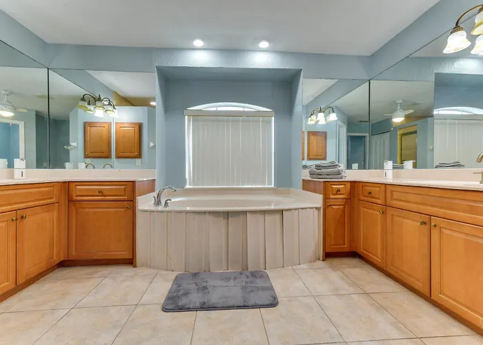 11 Mi To Port Charlotte Beach! Suburban Sanctuary
