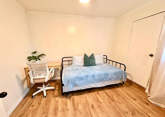 King Bungalow Getaway, 10 Min From Beach & Lax