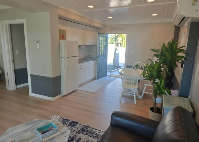 The Lazy Manatee Grand W Separate In Law Studio