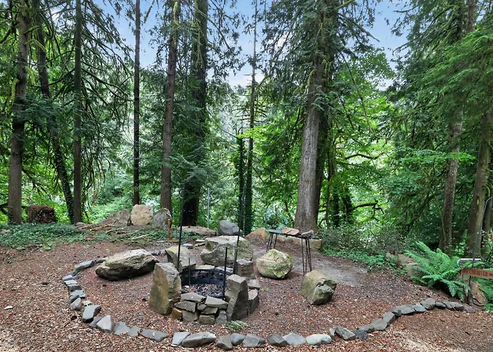 Woodland Home Near The Gorge - Private Deck Home