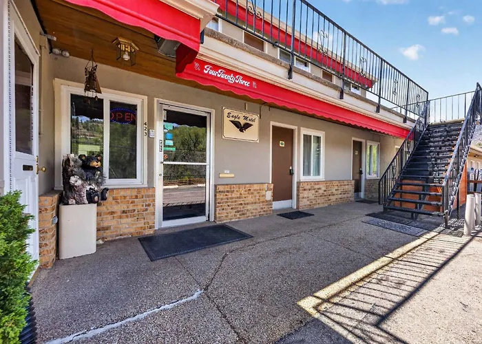 Eagle Motel Suite 110
