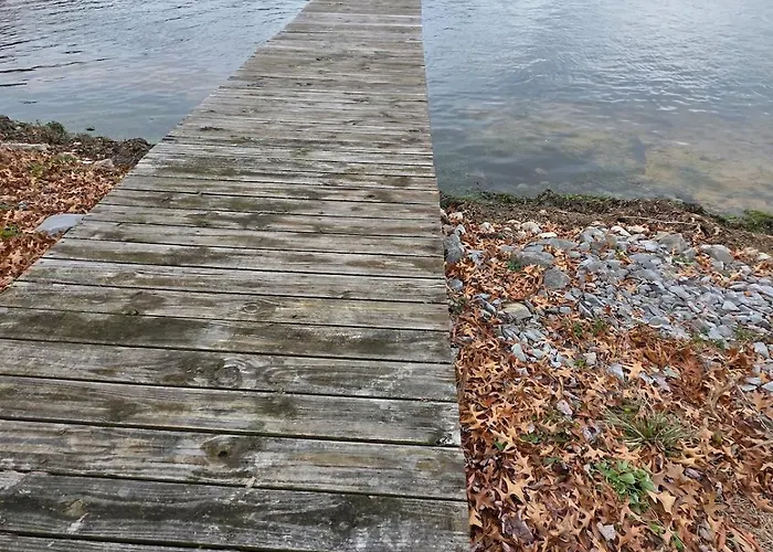 Shoreland Getaway With Access To Guntersville Lake