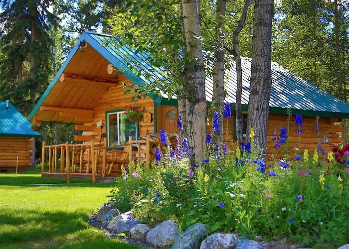 Scenic Luxury Lodge With 360° Mountain Views & Creekside Sauna Near Log Cabin Creek, Tok Alaska