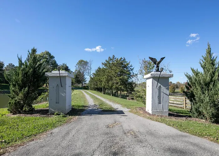 Scenic Stillwater Retreat