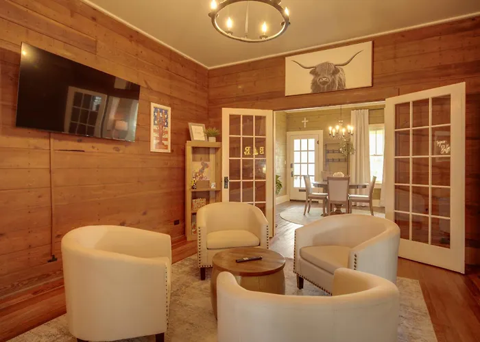 Pet-Friendly Historic Home: Downtown Breaux Bridge