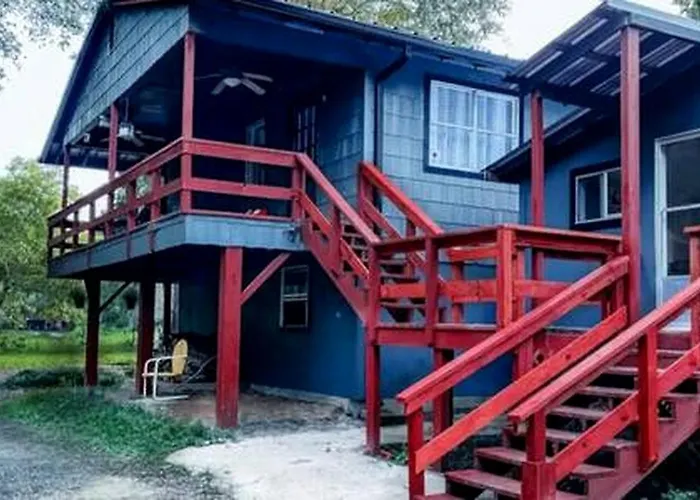 The Knee Knocker On Caddo Lake: Family Cabin Near Karnack, Texas