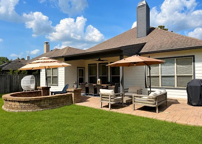 The Woodlands 4Br 3Ba One Story Retreat W Dual Shower, Ev Friendly, Baby Crib, And Grill