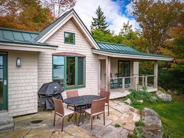 Bee Hive Cottage, Romantic Maine Waterfront Cottag