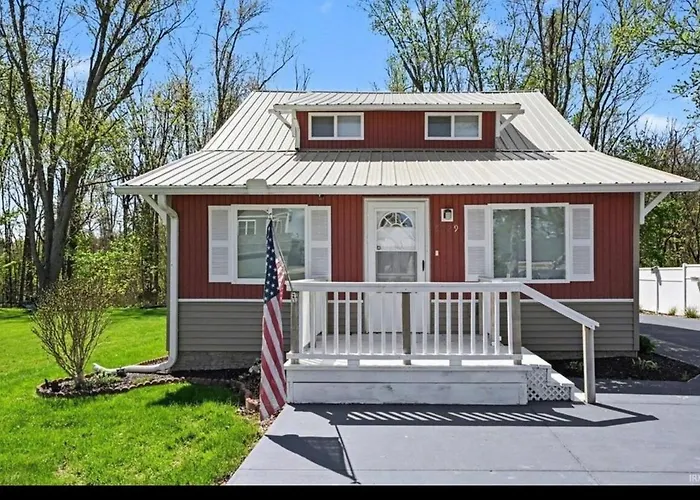 Redbird Landing, Cozy Lake Escape