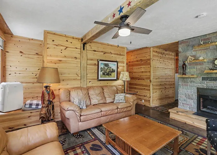 The Hill View Suite At Ten Stone Lodge