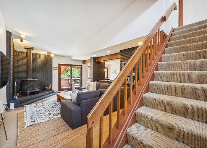 Twins Getaway: Frisco Townhome With Hot Tub, Dog Friendly