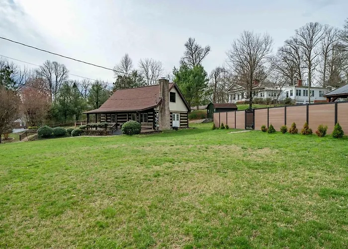 Cabin Retreat With Pool In Bristol