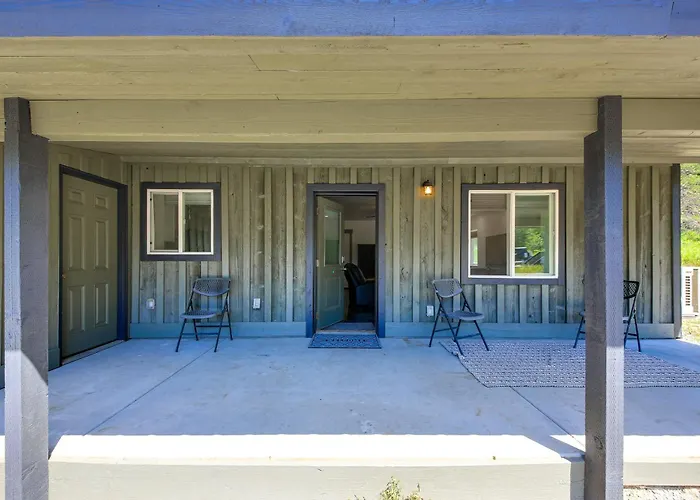 Bring Your Boat! Updated Cabin In Priest River