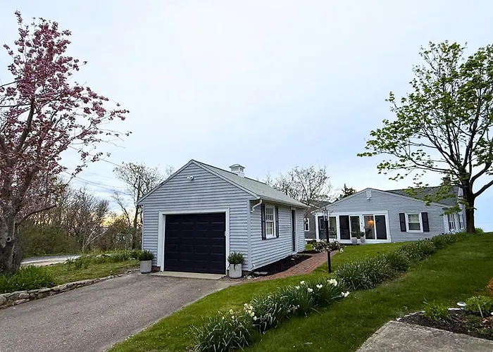 Bailiwick On The Beach - Oceanfront Cottage