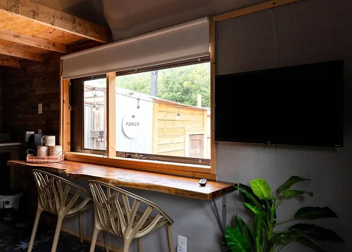 Romantic Glamping Tiny House With Outdoor Sauna In Newport, Tennessee